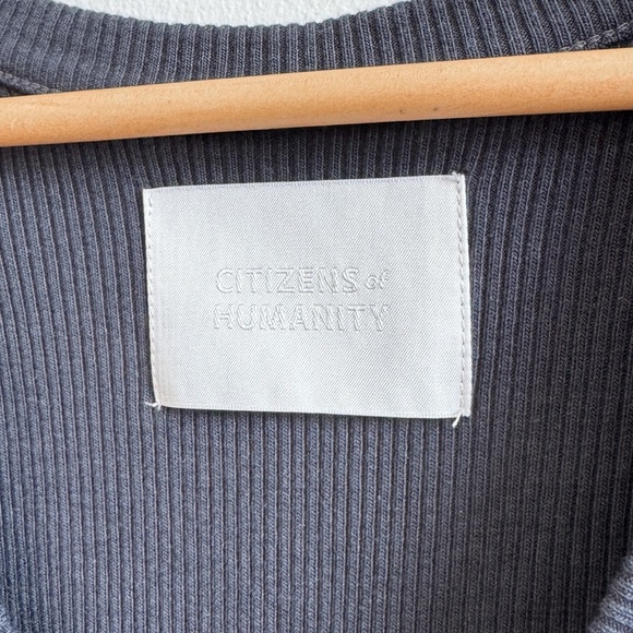 CITIZENS OF HUMANITY • Aideen V-Neck Henley Top in Charcoal - Picture 9 of 13